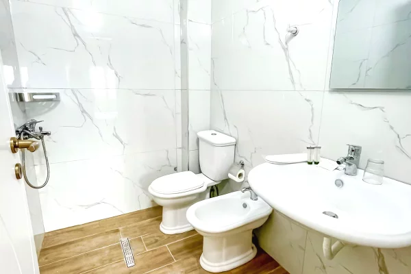 Shtepi me qera Apartament ne Vlore, 2+1, Mobilimi E mobiluar, Pagesa 75,000  Leke.