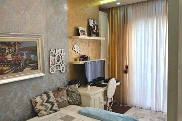 Shtepi ne shitje Apartament ne Vlore, 3+1, Mobilimi E mobiluar, Pagesa 315,000  Euro.