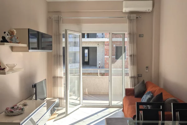 Shtepi ne shitje Apartament ne Vlore, 1+1, Mobilimi E mobiluar, Pagesa 170,000  Euro.