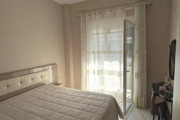 Shtepi ne shitje Apartament ne Vlore, 1+1, Mobilimi E mobiluar, Pagesa 170,000  Euro.