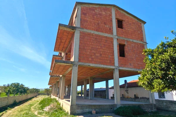 Shtepi ne shitje 3+1 ne Kavaje - 515,000 Euro