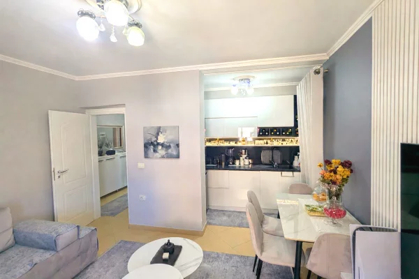 SHITET APARTAMENT 1+1+ BALLKON NE VLORE – ZONE QENDRORE