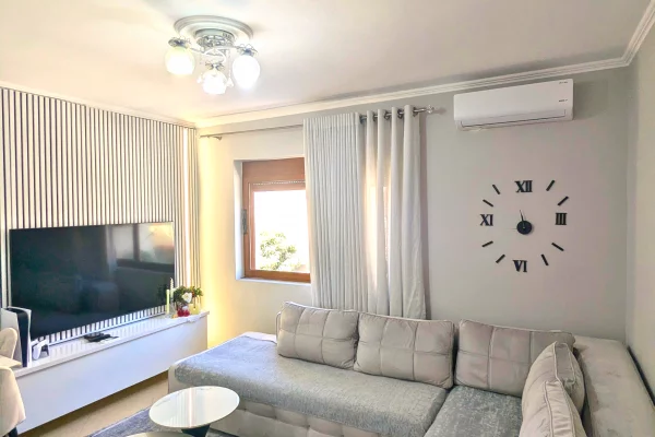 Shtepi ne shitje Apartament ne Vlore, 1+1, Mobilimi E mobiluar, Pagesa 8,800,000  Leke.