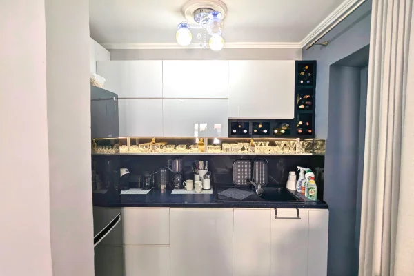 Shtepi ne shitje Apartament ne Vlore, 1+1, Mobilimi E mobiluar, Pagesa 8,800,000  Leke.