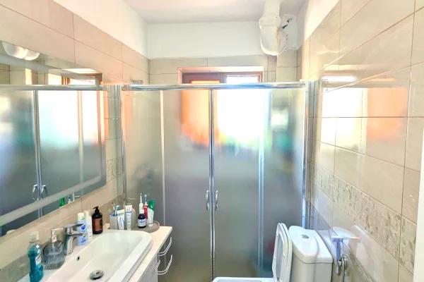 Shtepi ne shitje Apartament ne Vlore, 1+1, Mobilimi E mobiluar, Pagesa 8,800,000  Leke.