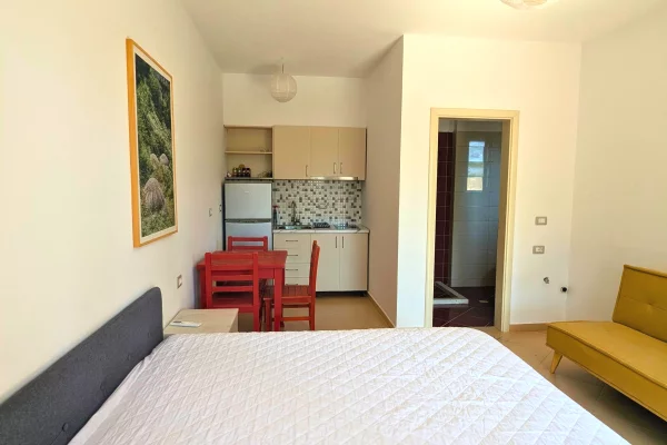 Shtepi ne shitje Apartament ne Vlore, Garsoniere, Mobilimi E mobiluar, Pagesa 81,000  Euro.