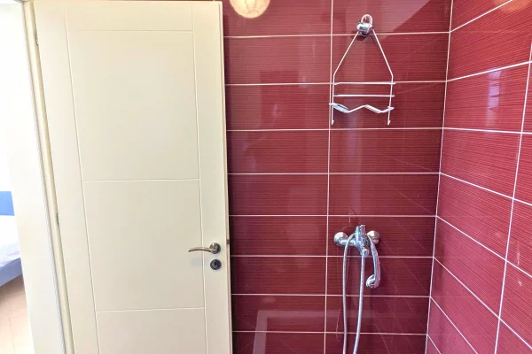 Shtepi ne shitje Apartament ne Vlore, Garsoniere, Mobilimi E mobiluar, Pagesa 81,000  Euro.