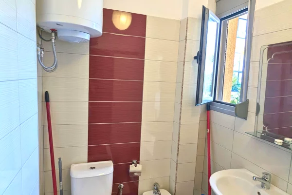Shtepi ne shitje Apartament ne Vlore, Garsoniere, Mobilimi E mobiluar, Pagesa 81,000  Euro.