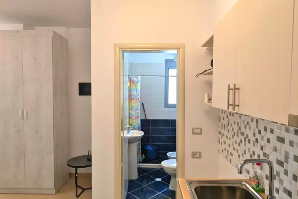 Shtepi ne shitje Apartament ne Vlore, Garsoniere, Mobilimi E mobiluar, Pagesa 99,000  Euro.