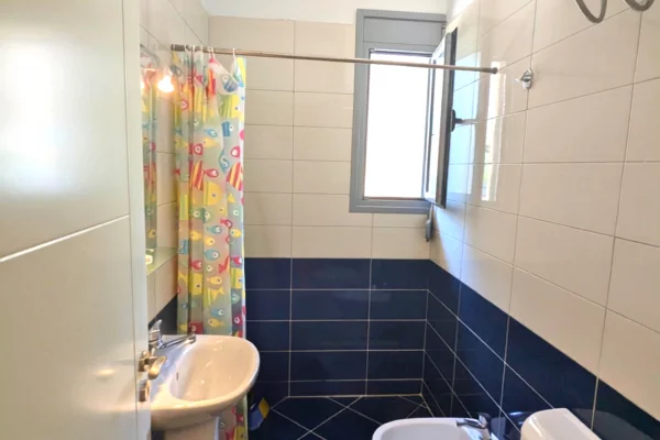 Shtepi ne shitje Apartament ne Vlore, Garsoniere, Mobilimi E mobiluar, Pagesa 99,000  Euro.