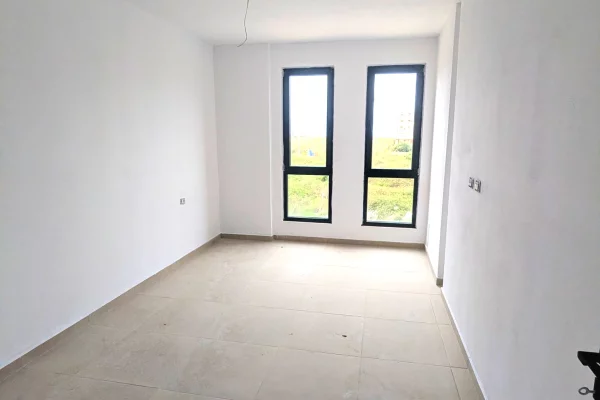 Shtepi ne shitje Apartament ne Vlore, 1+1, Mobilimi Bosh, pa mobiluar, Pagesa 98,000  Euro.