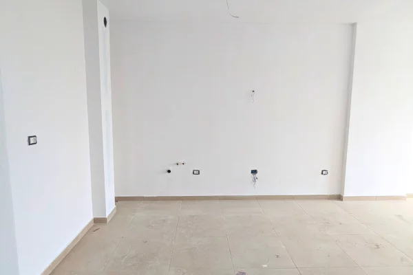Shtepi ne shitje Apartament ne Vlore, 1+1, Mobilimi Bosh, pa mobiluar, Pagesa 98,000  Euro.