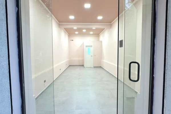 JEPET ME QIRA AMBIENT BIZNESI 29 m2 Ne Vlore