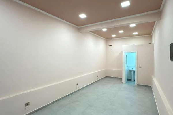 JEPET ME QIRA AMBIENT BIZNESI 29 m2 Ne Vlore