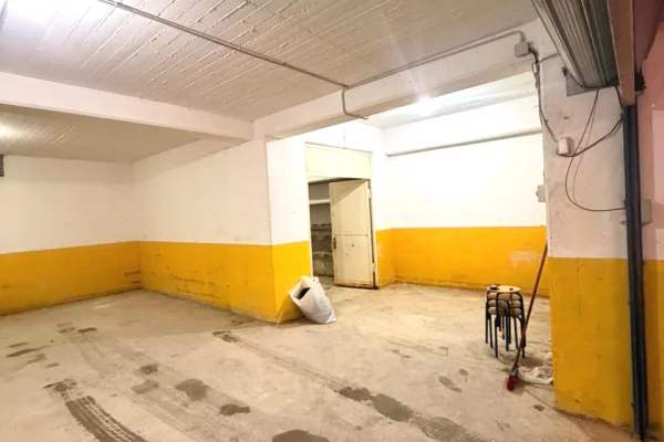 Ambient biznesi ne shitje 4+1 ne Vlore - 3,100,000 Leke