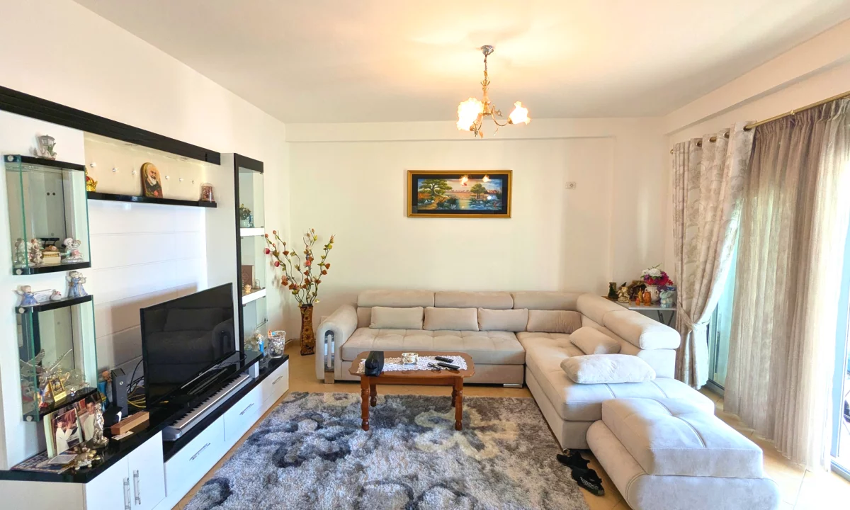Shtepi ne shitje Apartament ne Vlore, 2+1, Mobilimi E mobiluar, Pagesa 175,000  Euro.