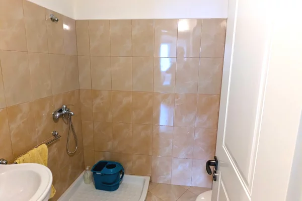 Shtepi ne shitje Apartament ne Vlore, 2+1, Mobilimi E mobiluar, Pagesa 175,000  Euro.