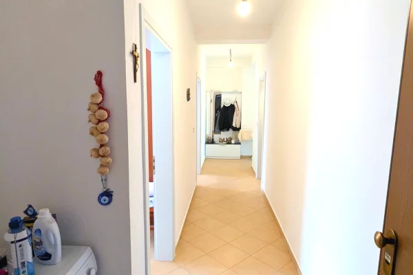 Shtepi ne shitje Apartament ne Vlore, 2+1, Mobilimi E mobiluar, Pagesa 175,000  Euro.