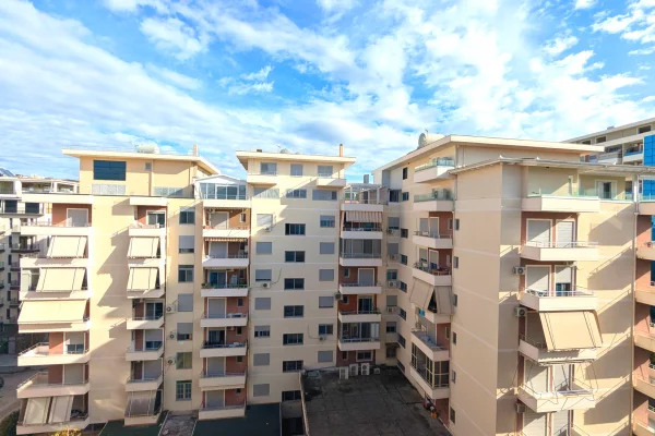 Shtepi ne shitje Apartament ne Vlore, 2+1, Mobilimi E mobiluar, Pagesa 175,000  Euro.