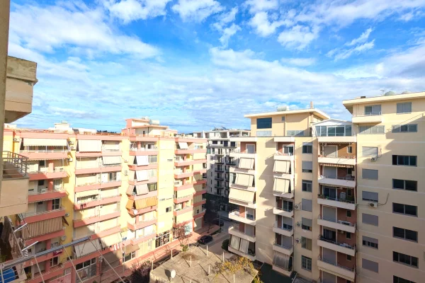 Shtepi ne shitje Apartament ne Vlore, 2+1, Mobilimi E mobiluar, Pagesa 175,000  Euro.