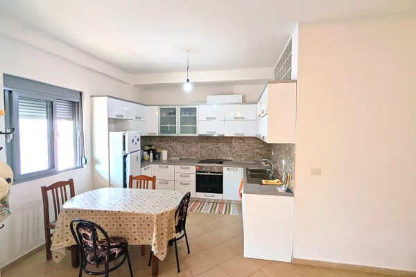Shtepi ne shitje Apartament ne Vlore, 2+1, Mobilimi E mobiluar, Pagesa 175,000  Euro.