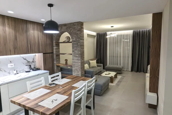 Shtepi me qera 2+1 ne Vlore - 700 Euro