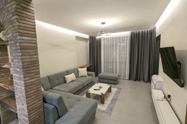 Shtepi me qera Apartament ne Vlore, 2+1, Mobilimi E mobiluar, Pagesa 700  Euro.