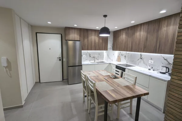 Shtepi me qera Apartament ne Vlore, 2+1, Mobilimi E mobiluar, Pagesa 700  Euro.