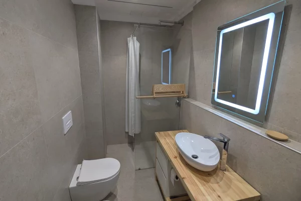 Shtepi me qera Apartament ne Vlore, 2+1, Mobilimi E mobiluar, Pagesa 700  Euro.