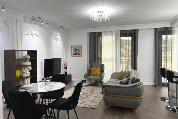 Shtepi me qera Duplex(shtepi me 2 kate) ne Vlore, 2+1, Mobilimi E mobiluar, Pagesa 1,500  Euro.