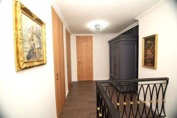 Shtepi me qera Duplex(shtepi me 2 kate) ne Vlore, 2+1, Mobilimi E mobiluar, Pagesa 1,500  Euro.