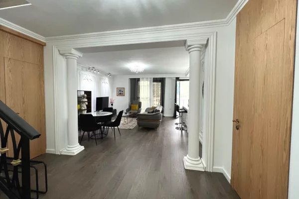 Shtepi me qera Duplex(shtepi me 2 kate) ne Vlore, 2+1, Mobilimi E mobiluar, Pagesa 1,500  Euro.
