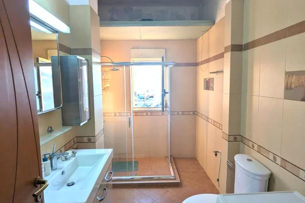 Shtepi me qera Apartament ne Vlore, 2+1, Mobilimi E mobiluar, Pagesa 55,000  Leke.