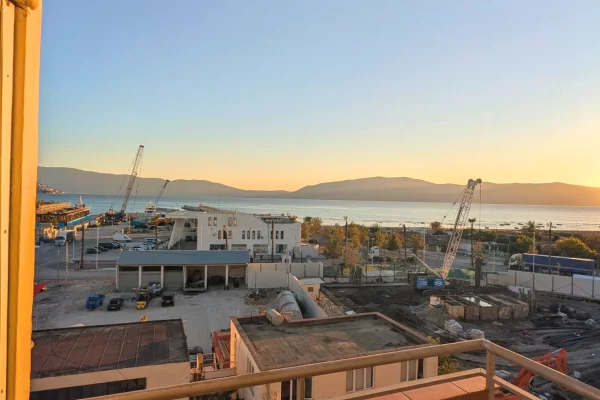 Shtepi me qera Apartament ne Vlore, 2+1, Mobilimi E mobiluar, Pagesa 55,000  Leke.