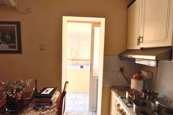 Shtepi ne shitje Apartament ne Vlore, 2+1, Mobilimi E mobiluar, Pagesa 9,500,000  Leke.