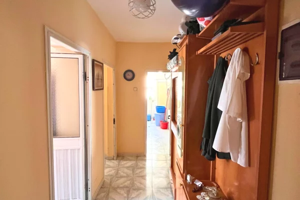 Shtepi ne shitje Apartament ne Vlore, 2+1, Mobilimi E mobiluar, Pagesa 9,500,000  Leke.