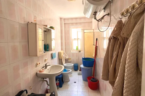 Shtepi ne shitje Apartament ne Vlore, 2+1, Mobilimi E mobiluar, Pagesa 9,500,000  Leke.