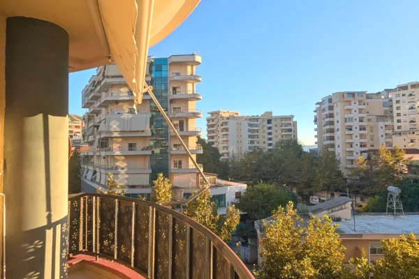 Shtepi ne shitje Apartament ne Vlore, 3+1, Mobilimi E mobiluar, Pagesa 315,000  Euro.