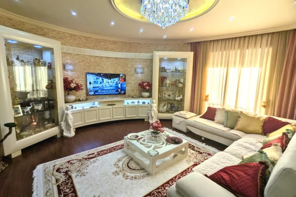 Shtepi ne shitje Apartament ne Vlore, 3+1, Mobilimi E mobiluar, Pagesa 315,000  Euro.