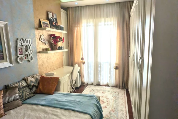 Shtepi ne shitje Apartament ne Vlore, 3+1, Mobilimi E mobiluar, Pagesa 315,000  Euro.