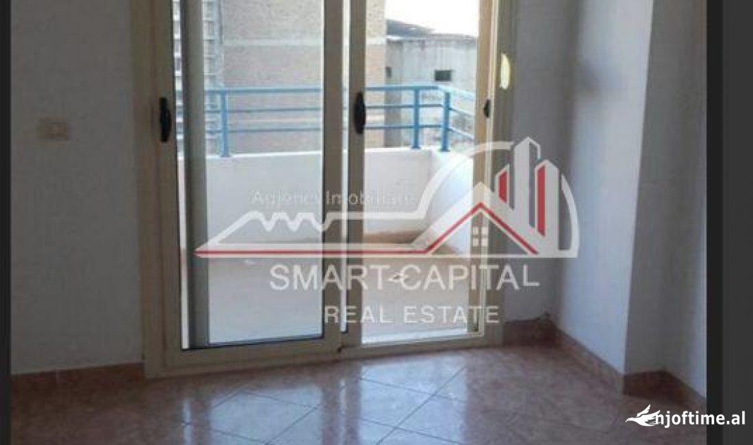 Shtepi me qera Apartament ne Vlore, 2+1, Mobilimi Pjeserisht e mobiluar, Pagesa 250  Euro.