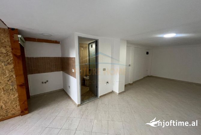 Shitet Ambient Biznesi Shkolla e Kuqe Tirane