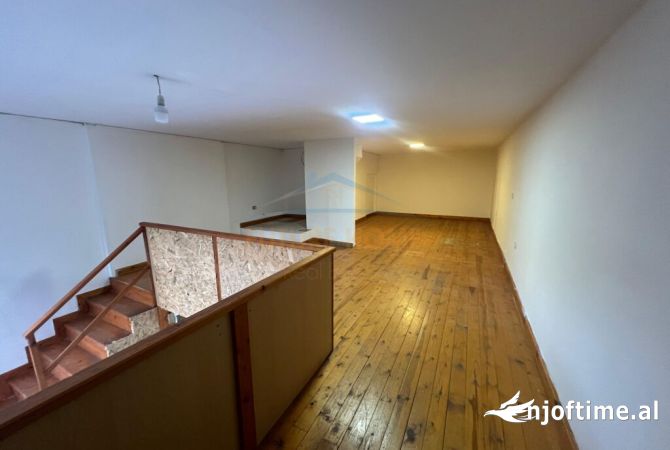 Ambiente Commerciale in Vendita 3+1 a Tirana - 120,000 Euro