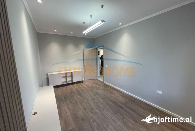 Ambiente Commerciale in Affitto 3+1 a Tirana - 800 Euro