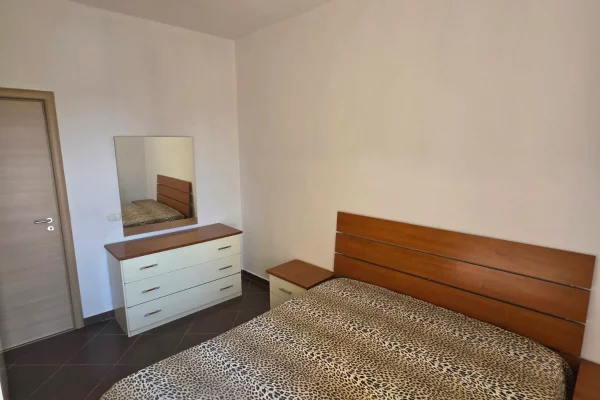 Shtepi me qera Apartament ne Tirane, 3+1, Mobilimi E mobiluar, Pagesa 75,000  Leke.