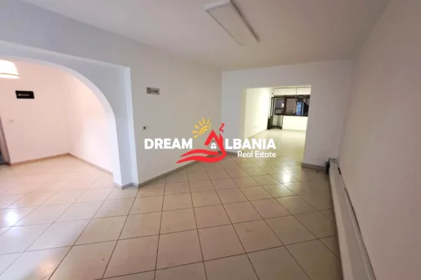 Ambient biznesi ne shitje 3+1 ne Tirane - 250,000 Euro