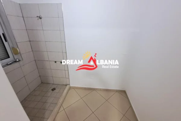 Ambient Biznesi/Zyre ne Shitje ne Zonen e Myslym Shyrit, prane Someg (ID 4161111)