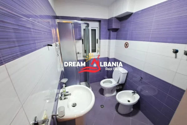 Ambient Biznesi/Zyre ne Shitje ne Zonen e Myslym Shyrit, prane Someg (ID 4161111)
