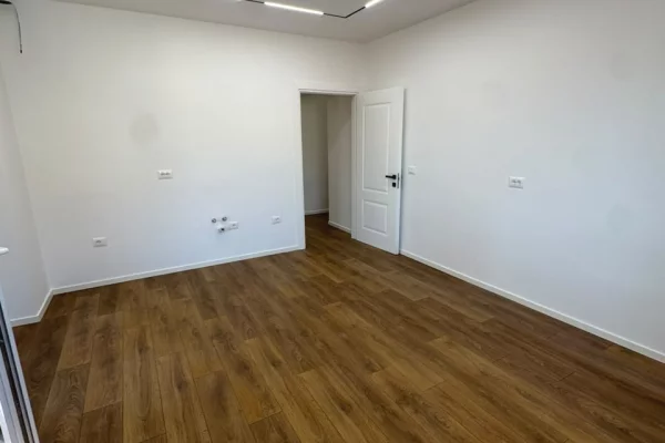 Appartamento in vendita a Tirana 1+1, Vuoto
