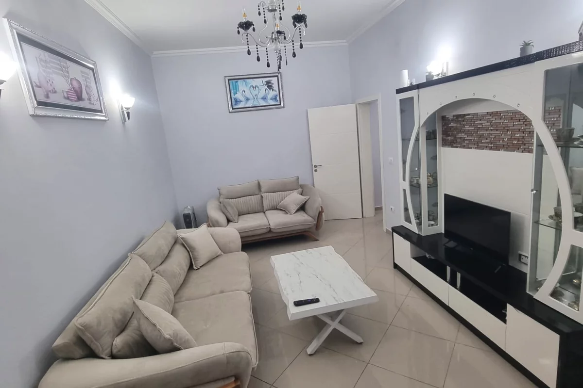 Shtepi me qera Apartament ne Tirane, 2+1, Mobilimi E mobiluar, Pagesa 700  Euro.